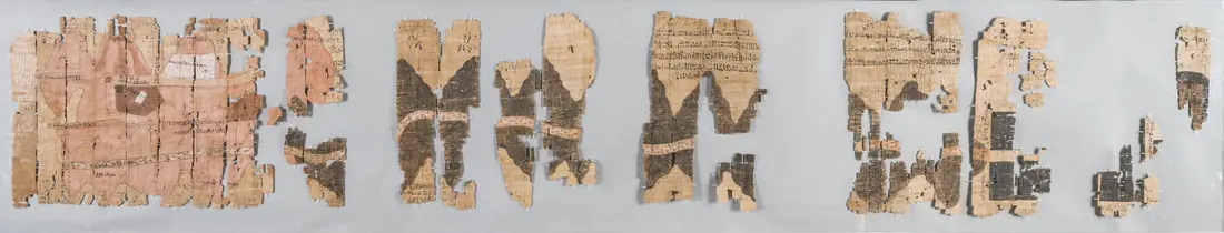 Ausschnitt eines Papyrus in hieratischer Schrift