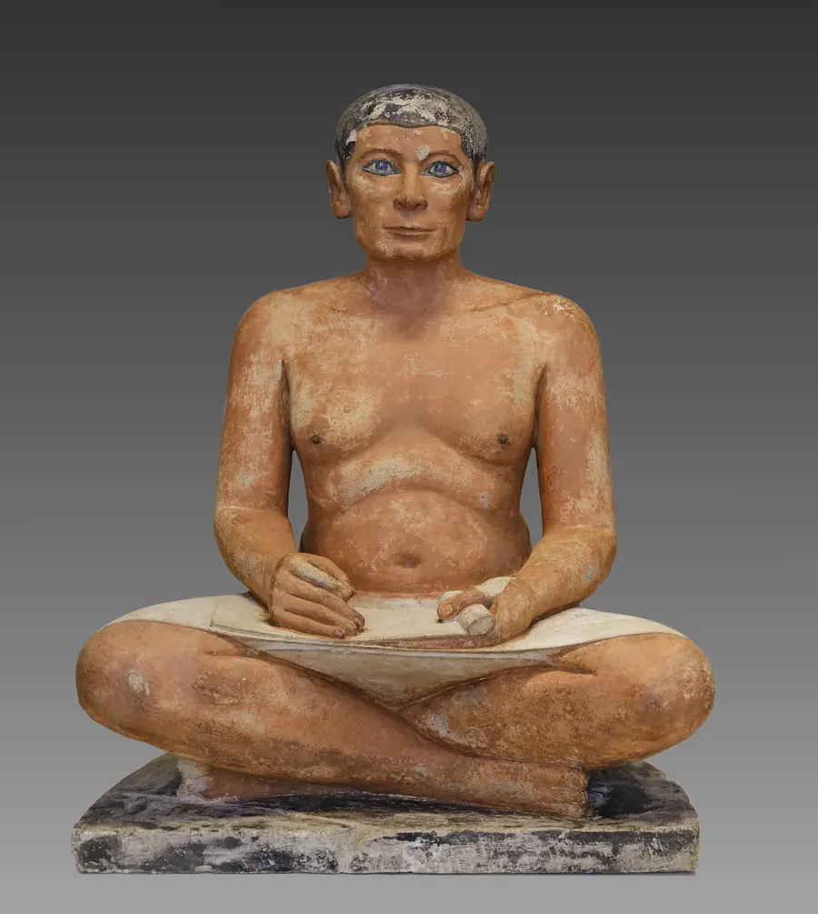 Sitzende Schreiberstatue aus dem Louvre